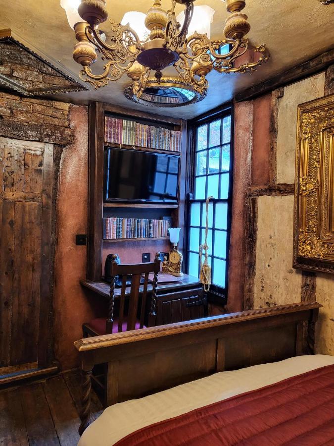 Hocus Pocus Tiny Holiday home York