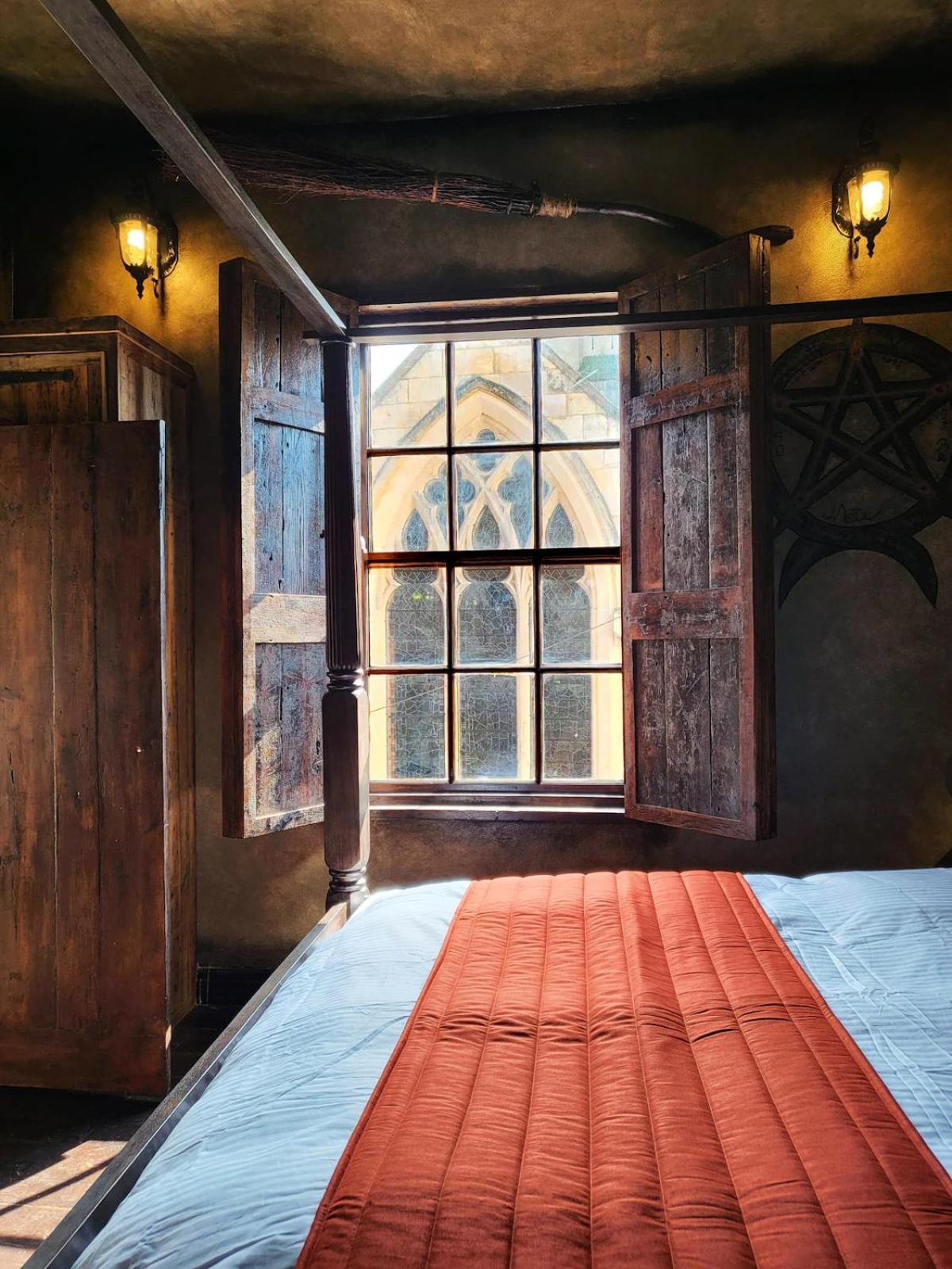 Hocus Pocus Tiny Holiday home *